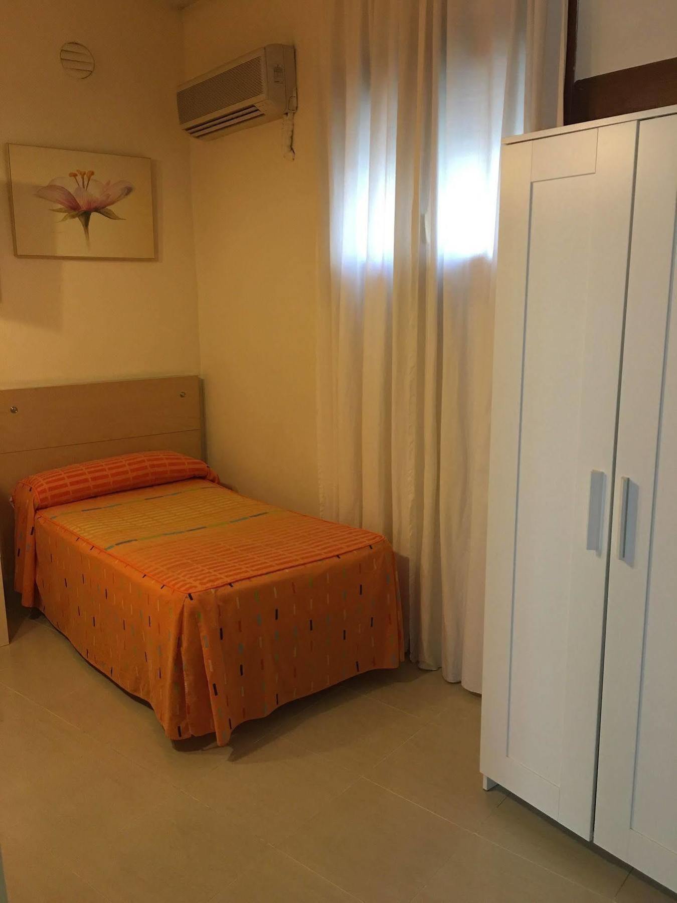 Hostal Cervantes Valdemoro Eksteriør bilde