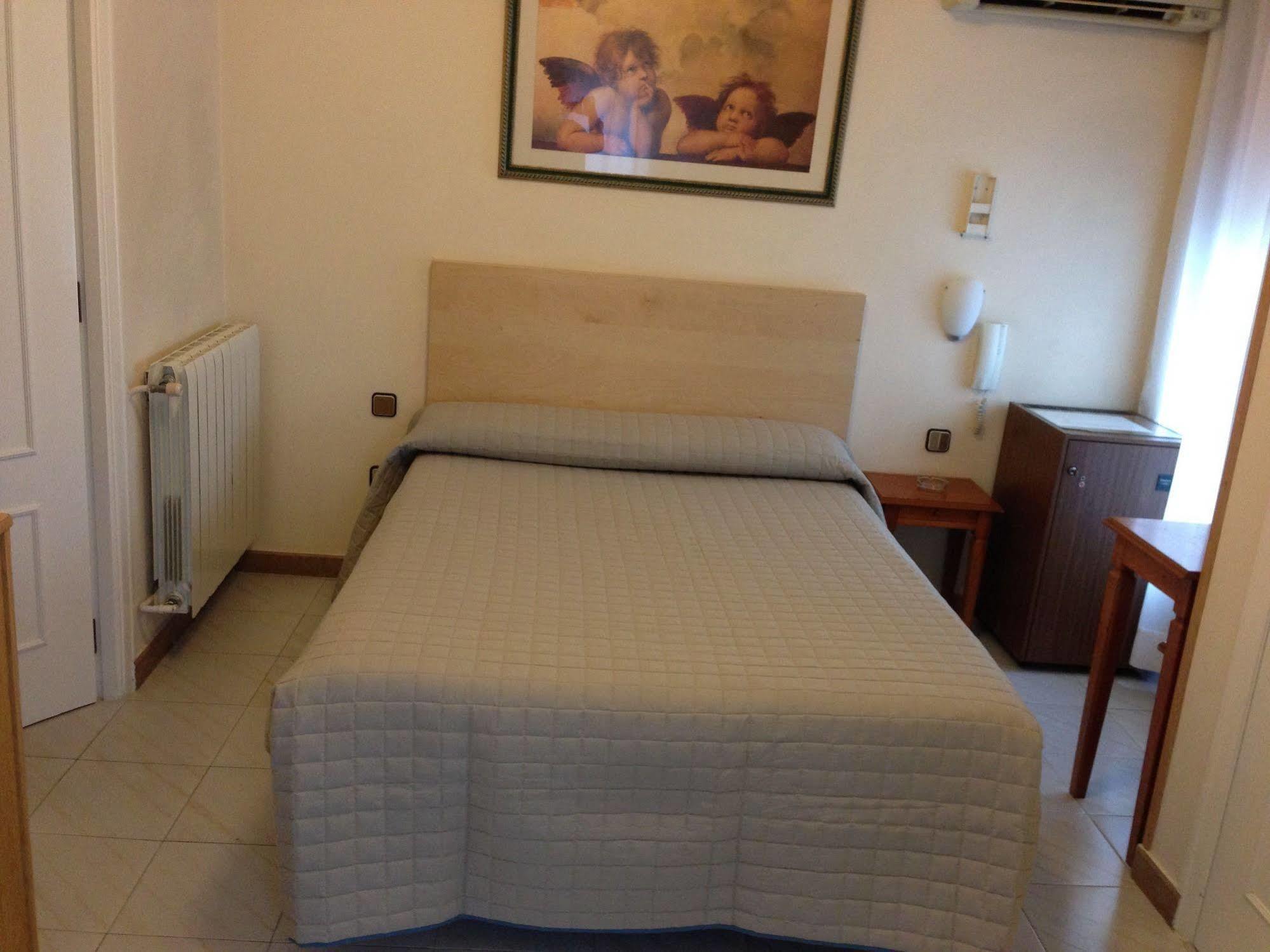 Hostal Cervantes Valdemoro Eksteriør bilde