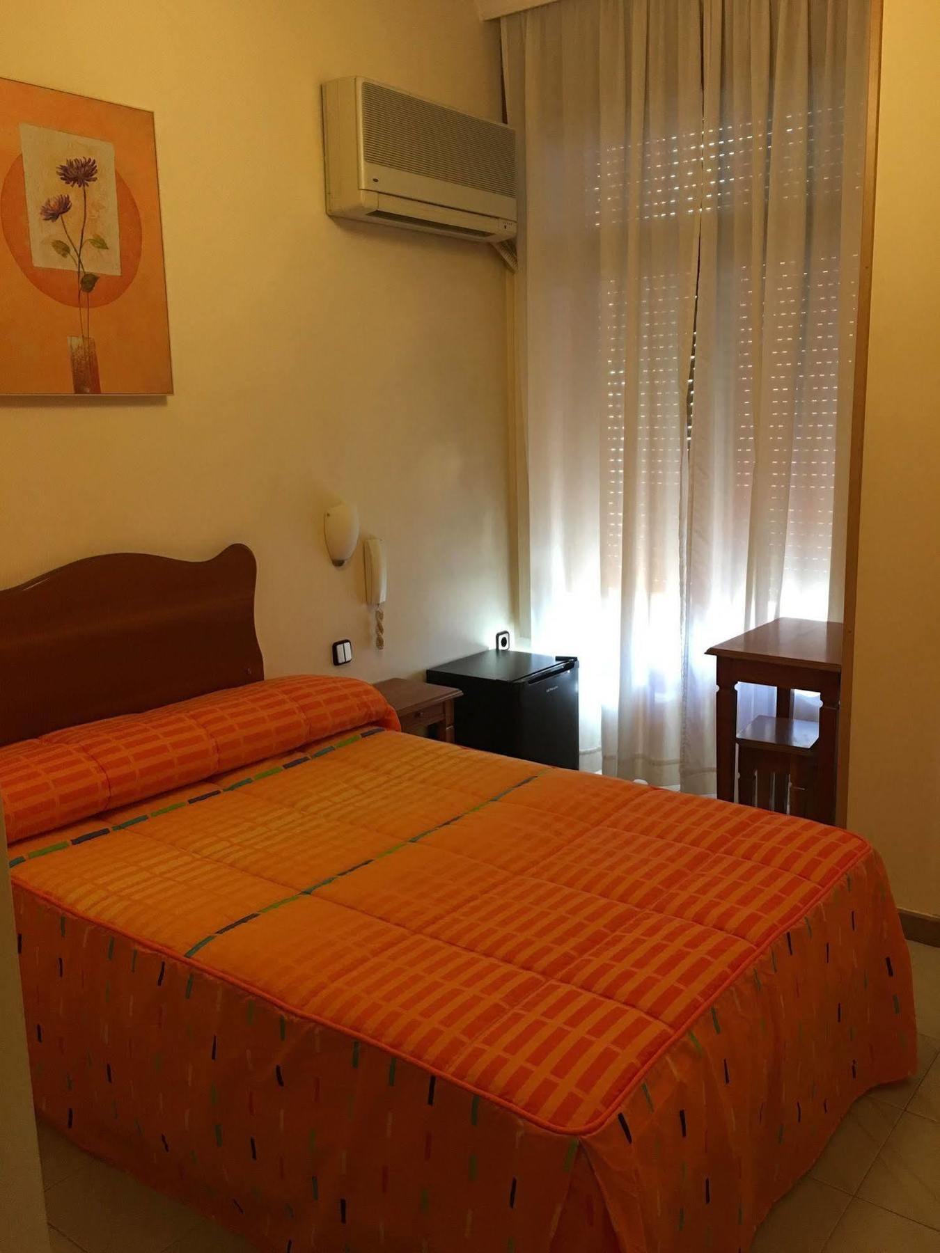 Hostal Cervantes Valdemoro Eksteriør bilde