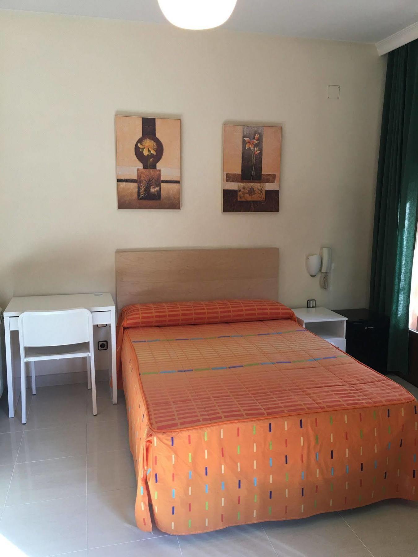 Hostal Cervantes Valdemoro Eksteriør bilde